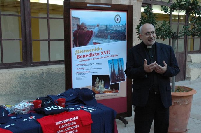 El vicerrector, en la presentación del acto