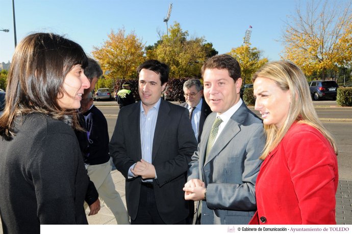El alcalde de Toledo durante su visita al colegio Infantes