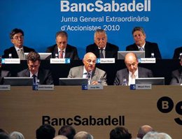 José Oliu en la Junta Extraordinaria del Sabadell.