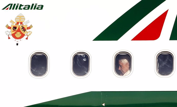 El Papa en avión 