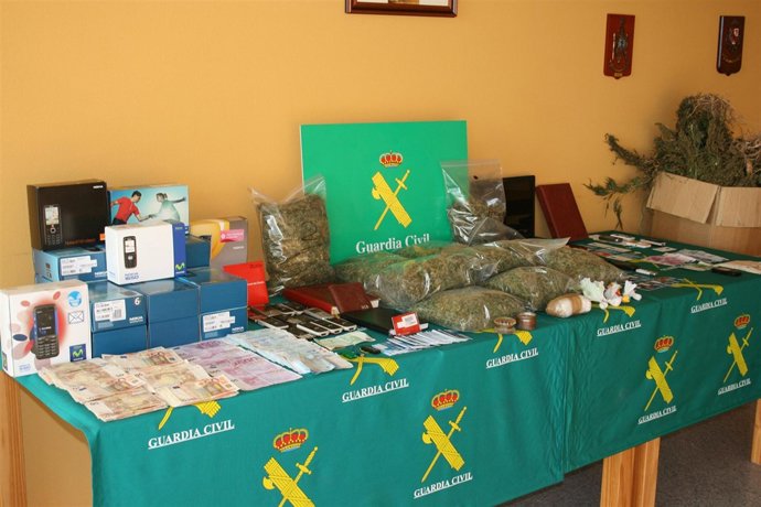 Efectos incautados por la Guardia Civil de Pontevedra en la operación 'Mamut'