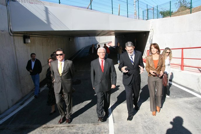 Ibáñez visita obras de supresión paso a nivel de Arenas de Iguña