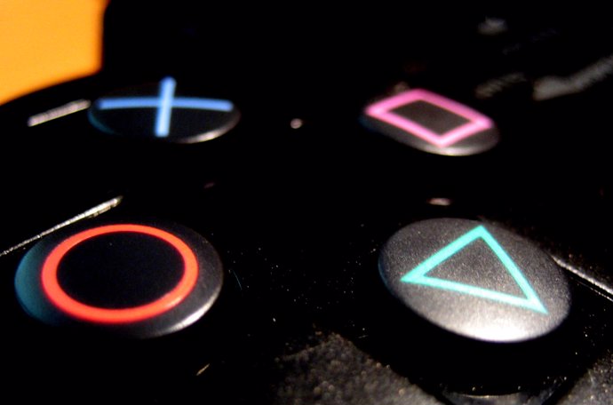 Mando Playstation por moertl Flickr CC