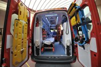 La patronal de ambulancias plantea una reducción "provisional" de salarios hasta que el Sergas revise los contratos