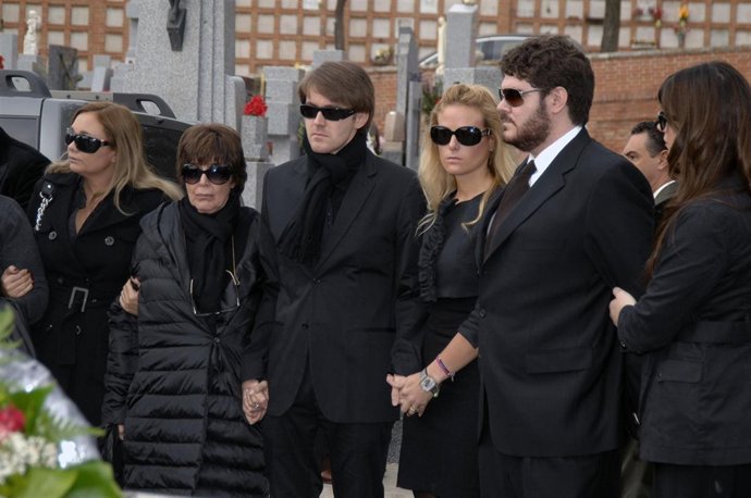 Funeral de Paco Marsó en el cementerio de La Almudena
