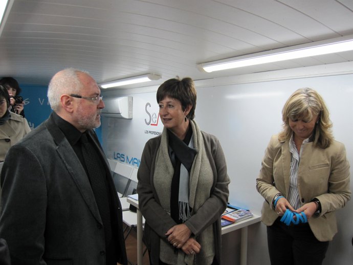 Luisa Noeno inaugura el Autobús de la Medicina Intensiva