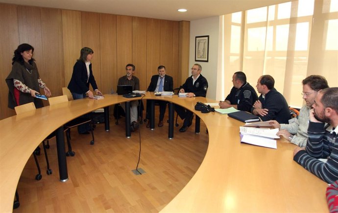 A conselleira do Mar, Rosa Quintana, acompañada do director xeral de Ordenación 