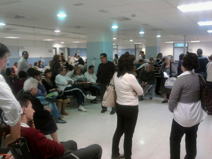 pacientes esperando en urgencias