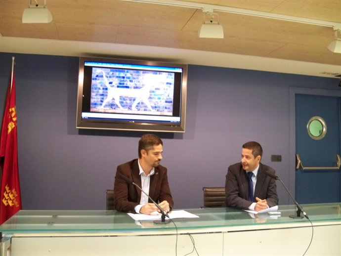 el director general de Bellas Artes y Bienes Culturales, Enrique Ujaldón, presen