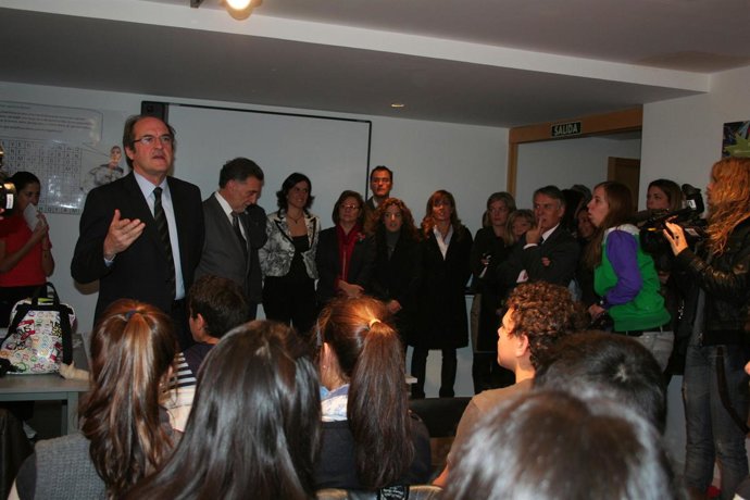 Gabilondo en su visita al aula de consumo