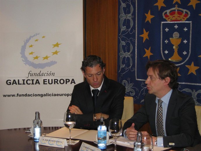El presidente de Blusens, José Ramón García y el director xeral de Exteriores y 