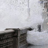 La costa cántabra estará mañana en alerta roja por olas de hasta 9 metros