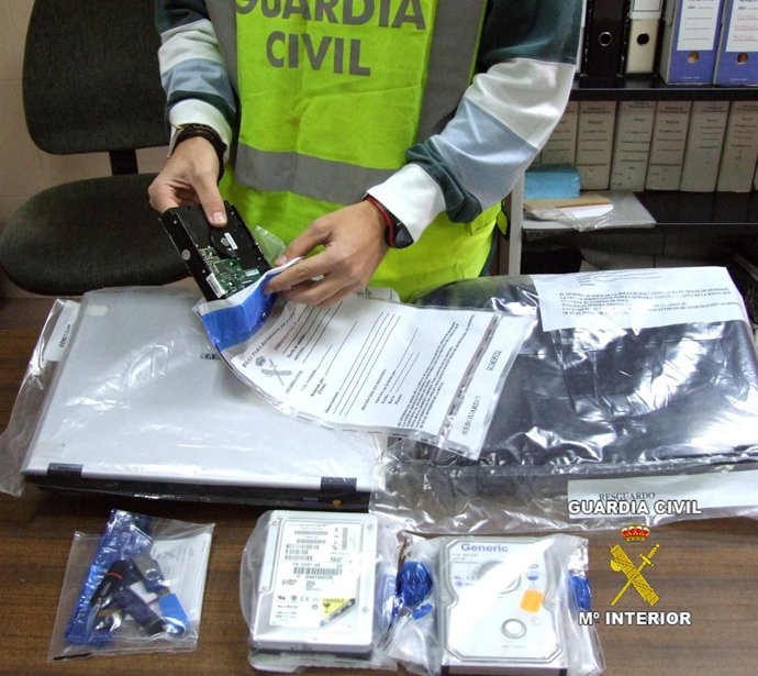 (Operación De La Guardia Civil Contra La Pornografía Infantil)