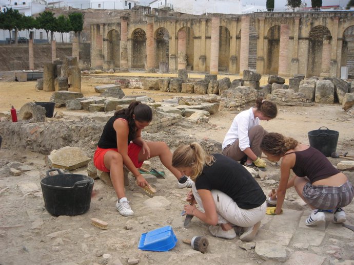 Excavaciones arqueológicas en Itálica.