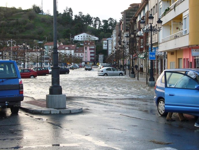 Inundación nel cascu urbanu de Ribasella.