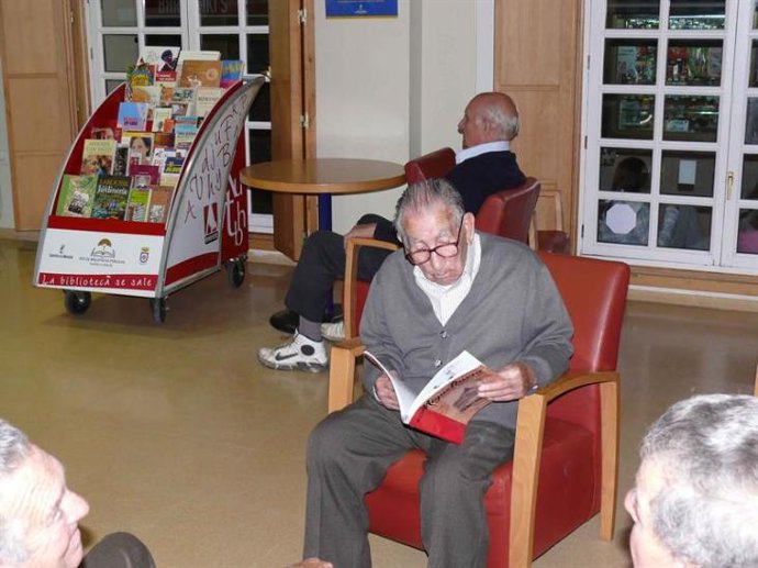 Viejos en un centro geriátrico