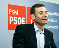 Gómez dice que está "muy cómodo" con sus compañeros del PSOE y ve en la dirección federal "un apoyo inequívoco"