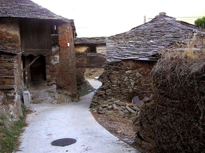 Camino entre Lixou y Argul, en Pezoz.