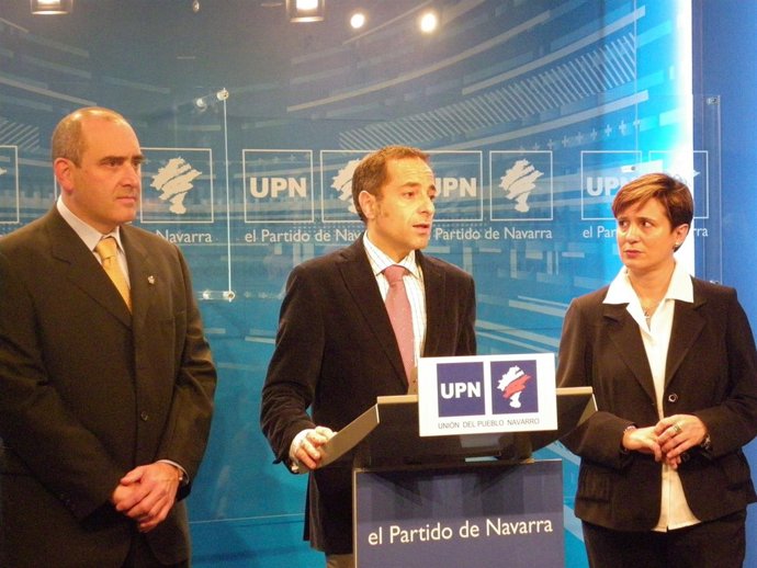Los representantes de UPN José Antonio Mendive, Juan Luis Sánchez de Muniáin y A