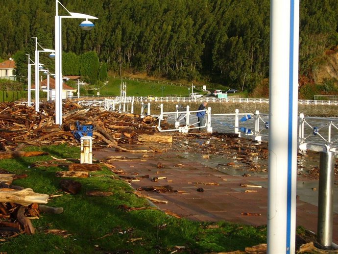 Destrozos del temporal en Ribadesella.