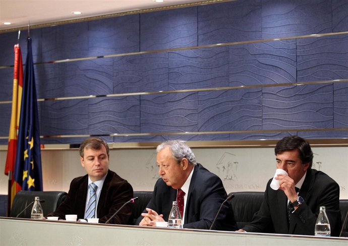 Jordi Xuclà, José María Benegas y José Antonio Bermúdez de Castro presentando la