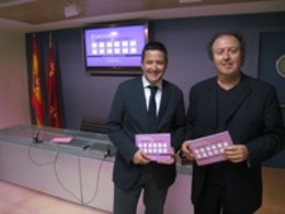 El director general de Bellas Artes y Bienes Culturales, Enrique Ujaldón, junto 