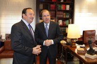 Herrera estudia "seriamente" gravar a las eléctricas y anuncia que se persona en la defensa del Decreto del Carbón