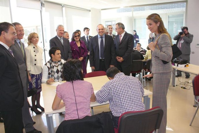La Infanta Elena en el centro de promoción de la autonomía personal de Cabeo de 