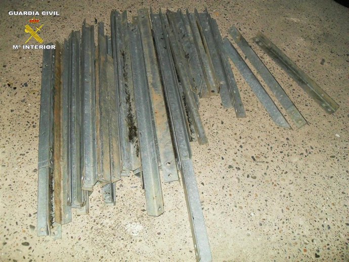 Detenidas dos personas en Viana por robar perfiles metálicos para la colocación 