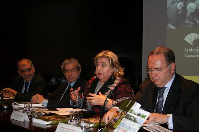 Nota De Prensa Y Foto