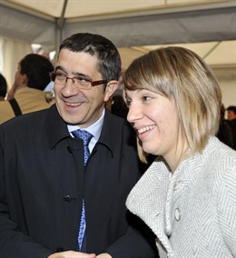 Patxi López Con La Hija De Isaias Carrasco
