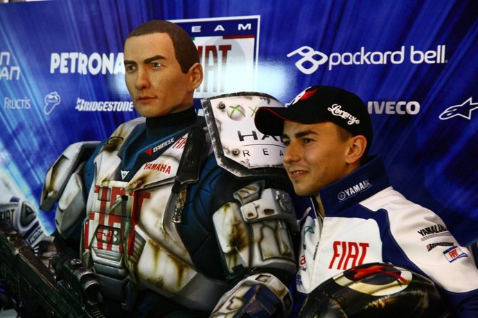 Jorge Lorenzo y figura de Halo