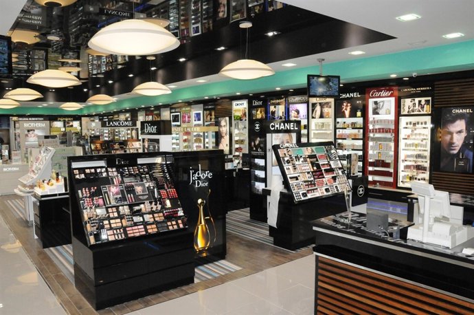 Interior de la nueva tienda de Aromas en Sevilla