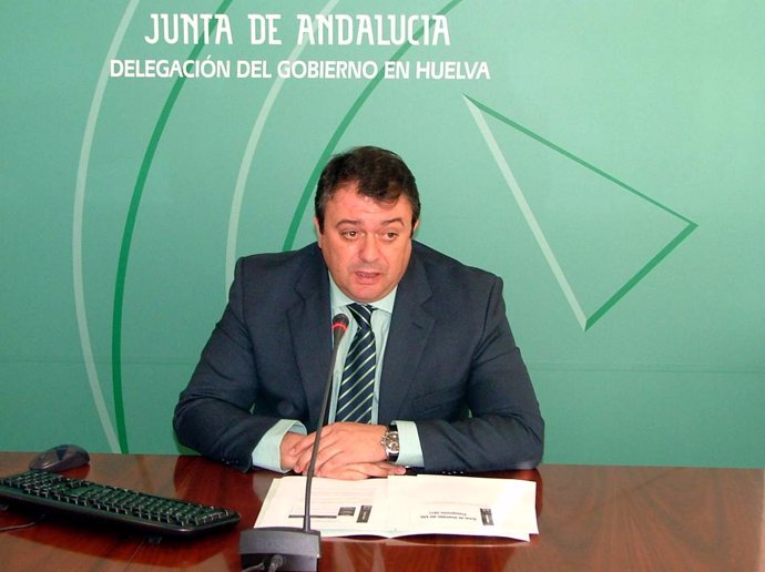 El delegado de Empleo en Huelva, Eduardo Muñoz, durante la presentación 