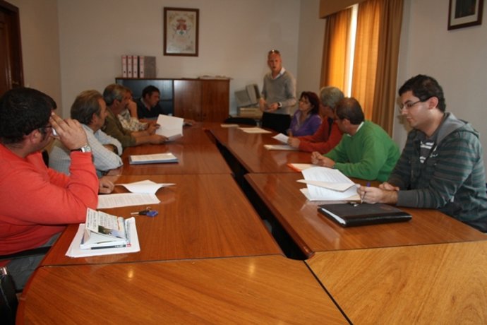 Firma de los contratos para la instalación de los puntos limpios