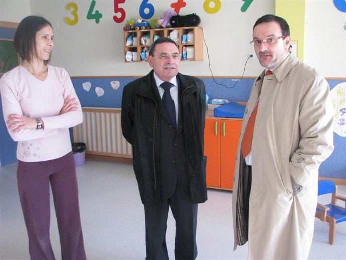 Ramón Zapatero, subdelegado del Gobierno en Huesca, en la Escuela Infantil de Mo