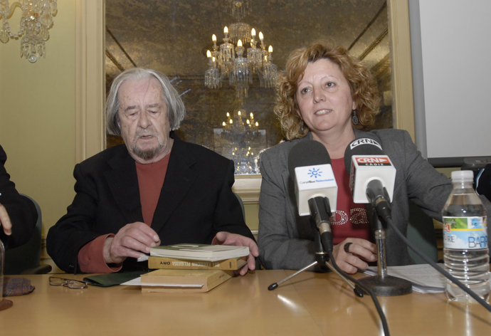 Carlos Edmundo de Ory, en un taller literario de Diputación