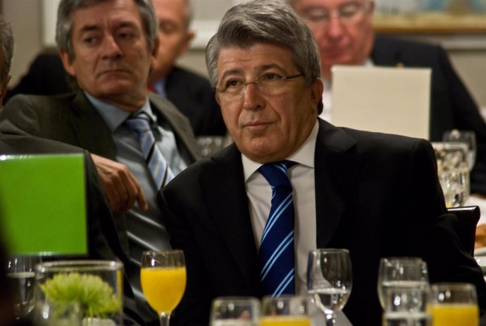 Enrique cerezo presidente atletico de madrid