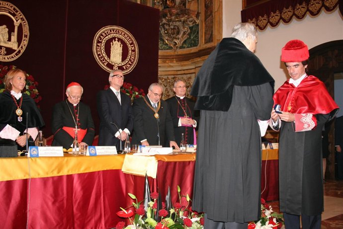 Aznar, durante la investidura