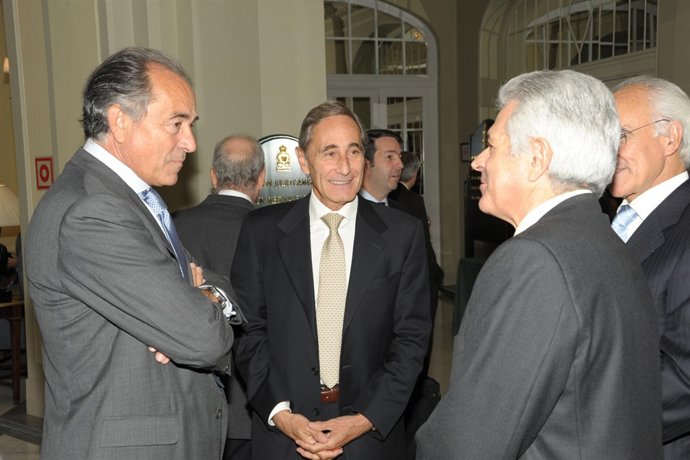 Jesús Banegas conversa con Francisco Ros