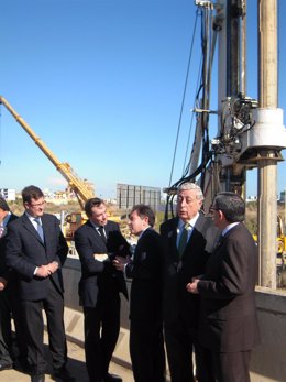 Mario Flores durante su visita a las obras del acceso norte al puerto de Valenci