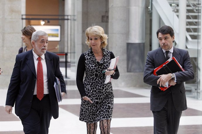 Beteta, Aguirre y González antes de ofrecer la rueda de prensa posterior al Cons
