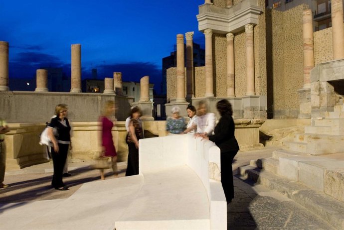 Turismo nocturno en el Teatro Romano