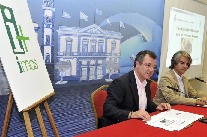 El concejal Ignacio González y el sociólogo Tomás González.