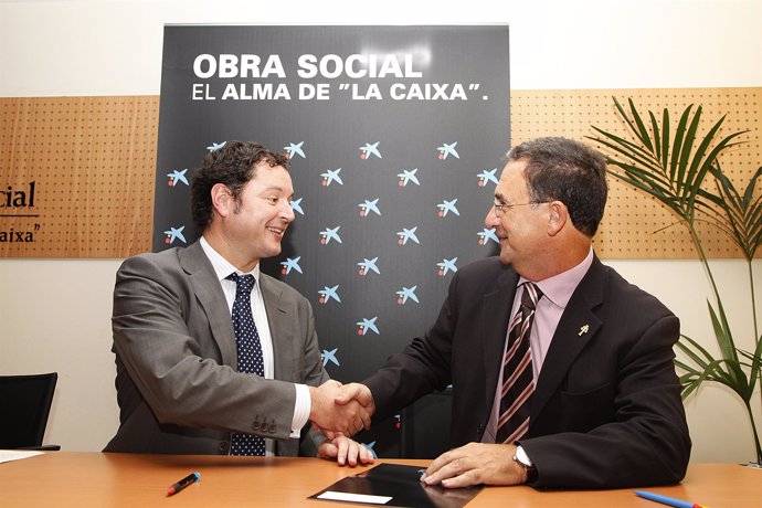 Firma convenio entre Obra Social La Caixa y Comunidad
