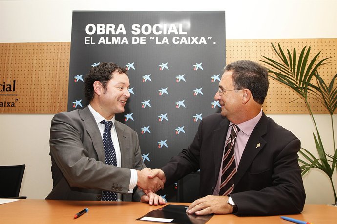 Firma convenio entre Obra Social La Caixa y Comunidad