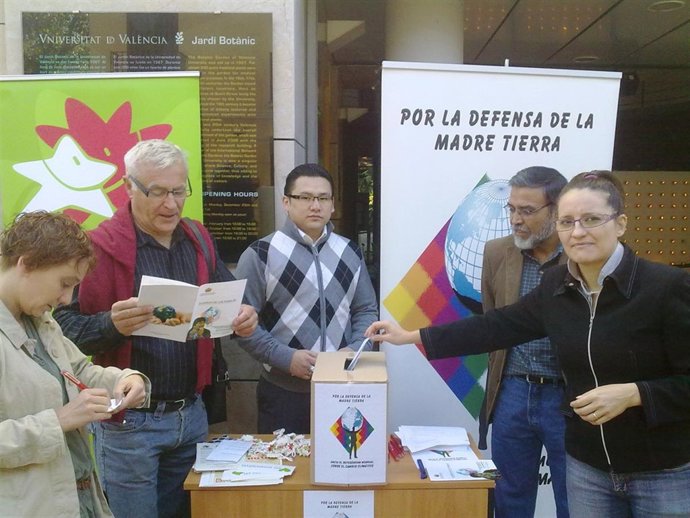 NOTA FOTOS VALENCIA DA SU APOYO AL REFERÉNDUM MUNDIAL SOBRE EL CAMBIO CLIMÁTICO