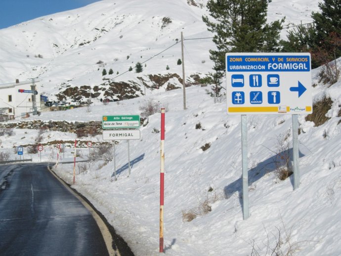 Cartel informativo en la urbanización Formigal (Huesca) 
