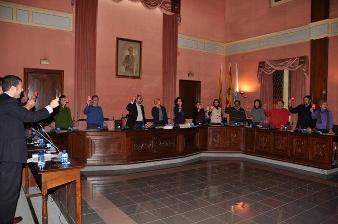 El Ayuntamiento de Ejea "saca tarjeta roja al maltratador"