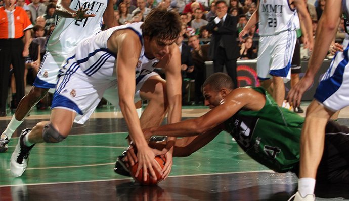 El Real Madrid sobrevivió en Badalona contra el Joventut